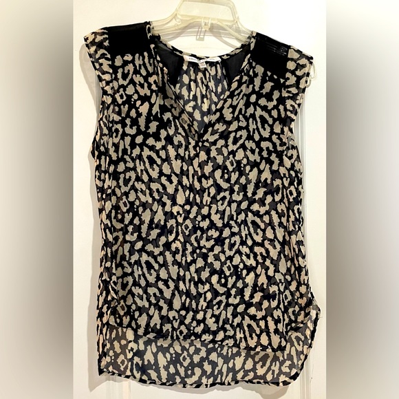 Collective Concepts Tops - Beige/black sheet blouse size small